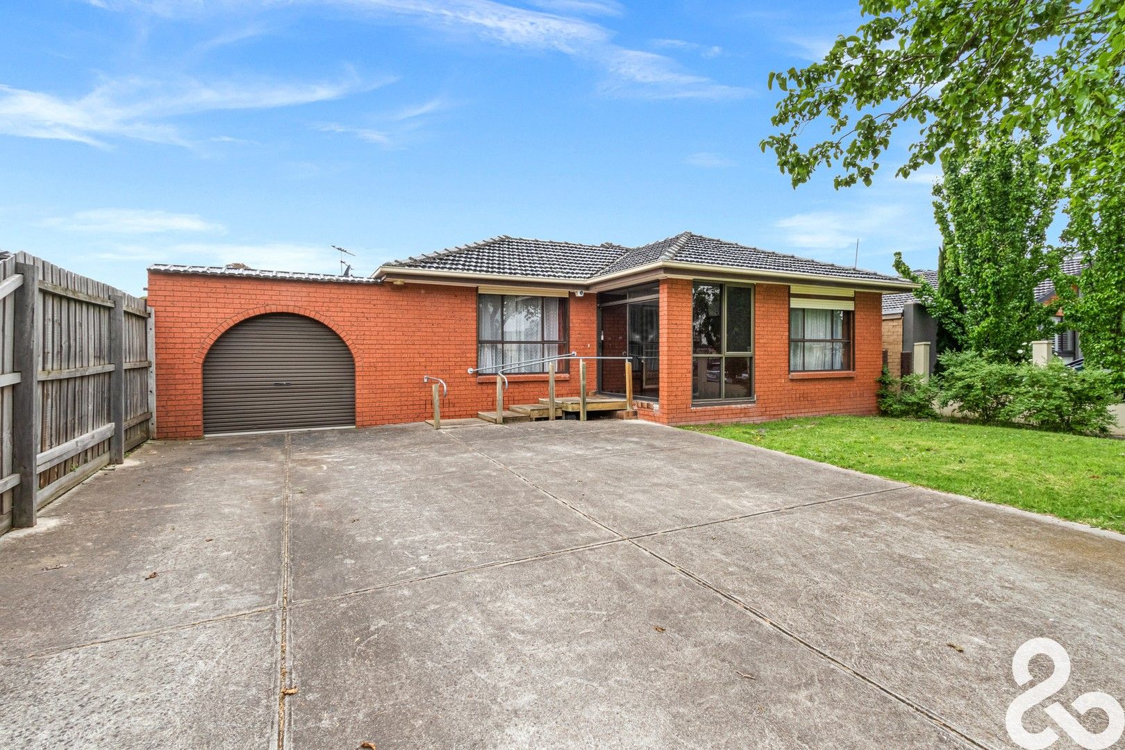 4 bedrooms House in 8 Scarborough Road EPPING VIC, 3076