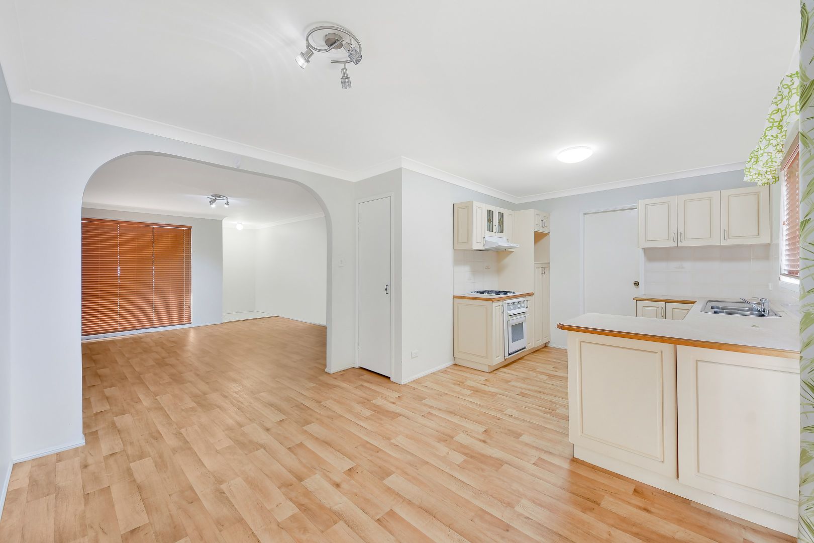 6/4 Westmoreland Road, Minto NSW 2566, Image 1