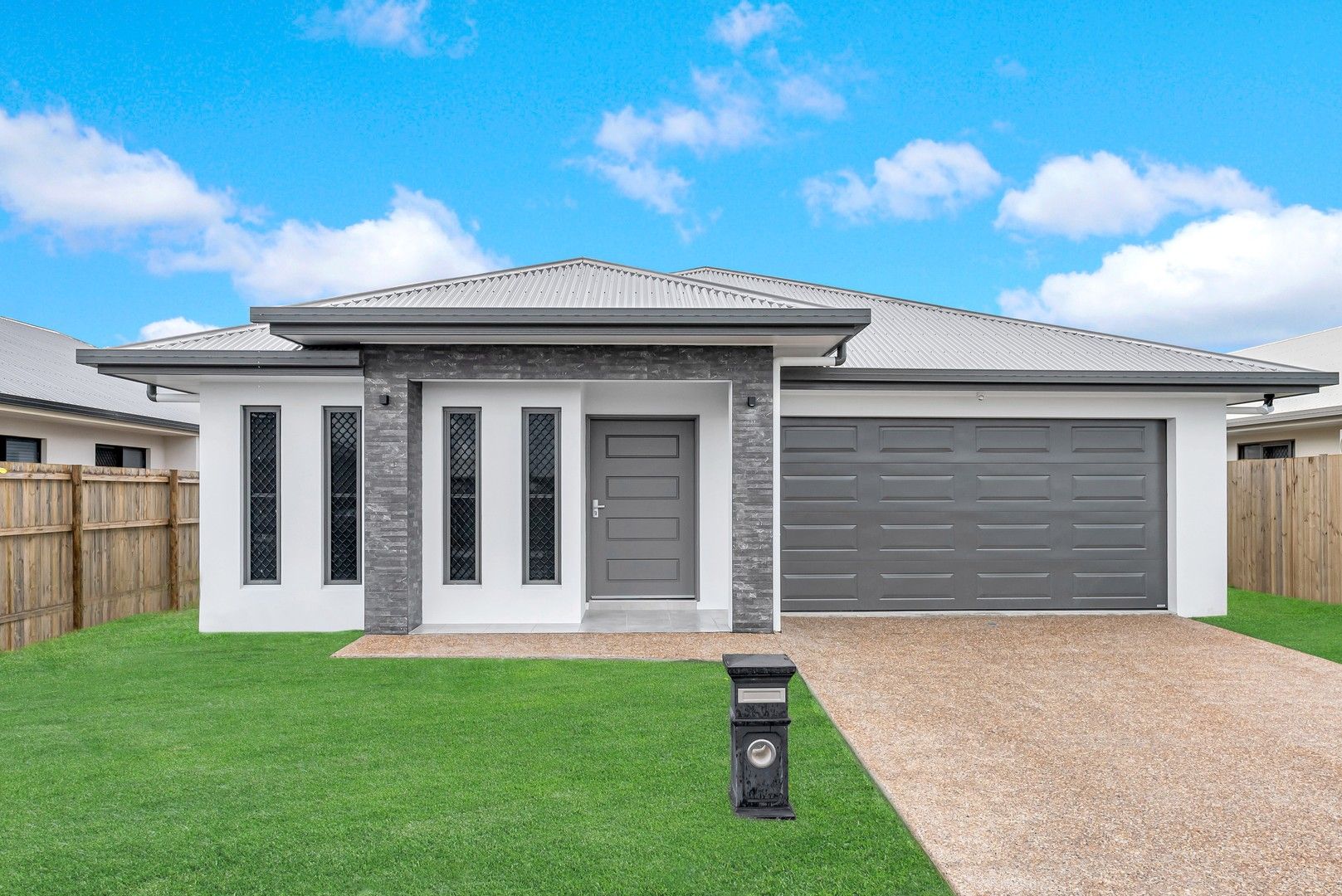 4 bedrooms House in 14 Orient Bend SMITHFIELD QLD, 4878