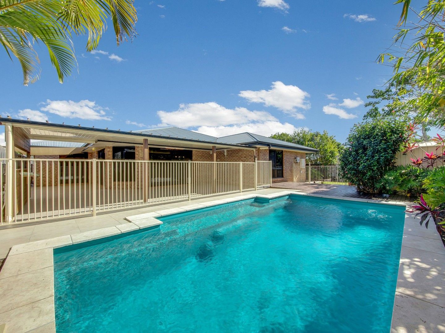 4 bedrooms House in 1 Cloncurry Court TANNUM SANDS QLD, 4680
