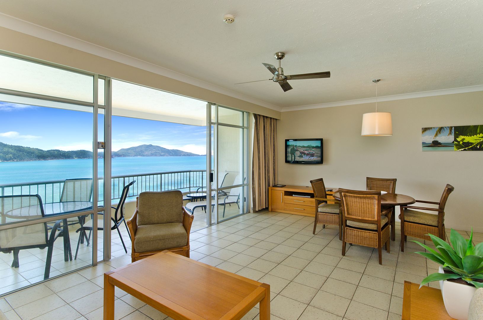 CA 1303 Whitsunday Apartment, Hamilton Island QLD 4803, Image 2