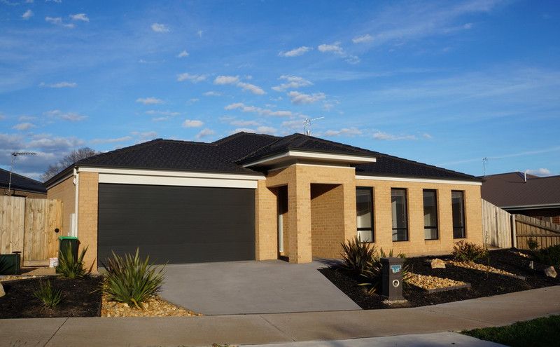 4 bedrooms House in 41 Woondella Bvld SALE VIC, 3850