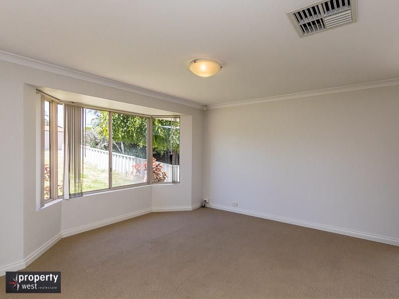 18 Fisherton Circuit, Kinross WA 6028, Image 2