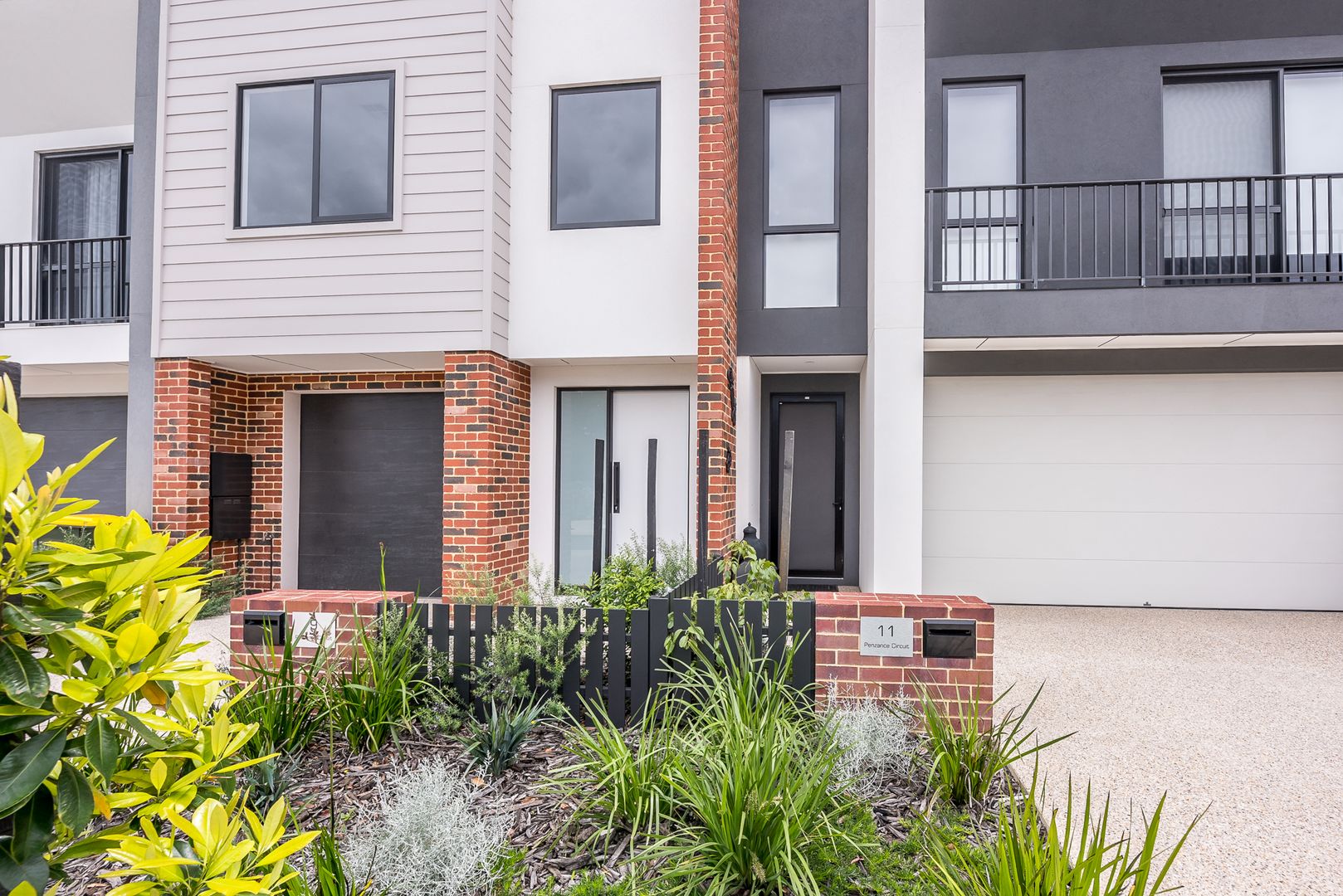 9 Penzance Circuit, Glendalough WA 6016 House For Rent 850 Domain