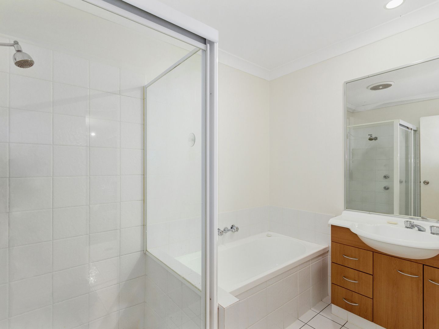 49/24 Amsonia Court, Arundel QLD 4214, Image 2