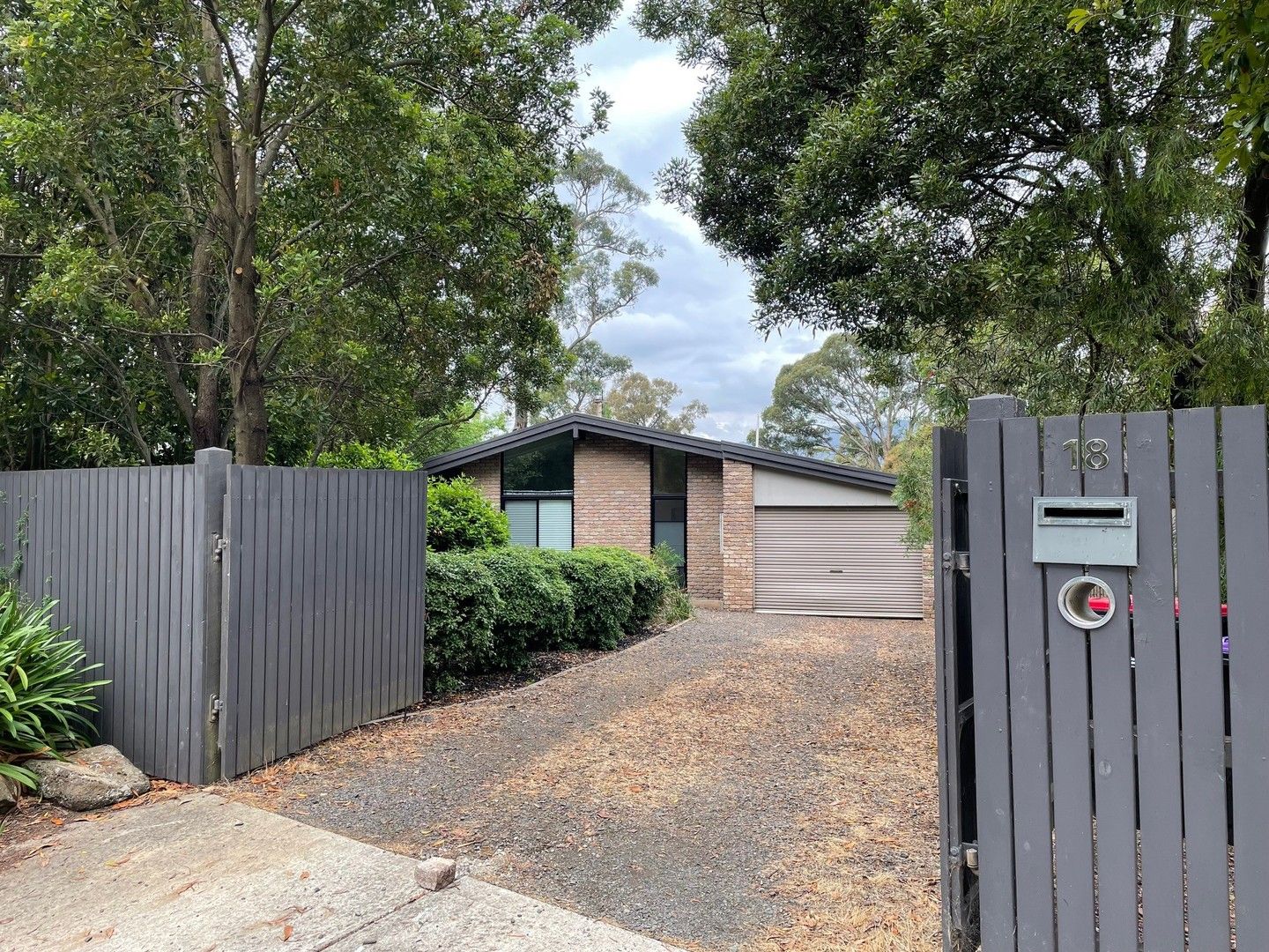 3 bedrooms House in 18 High Street WOODEND VIC, 3442