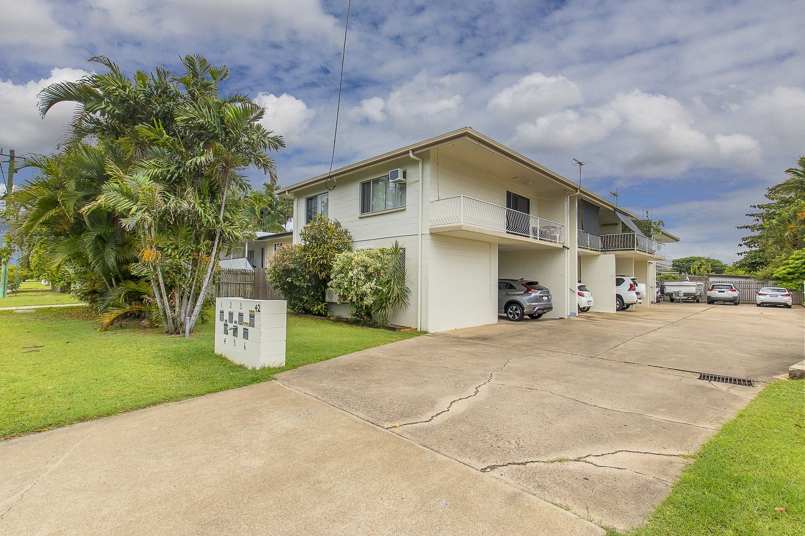 2 bedrooms Apartment / Unit / Flat in 6/42 Clayton Street HERMIT PARK QLD, 4812