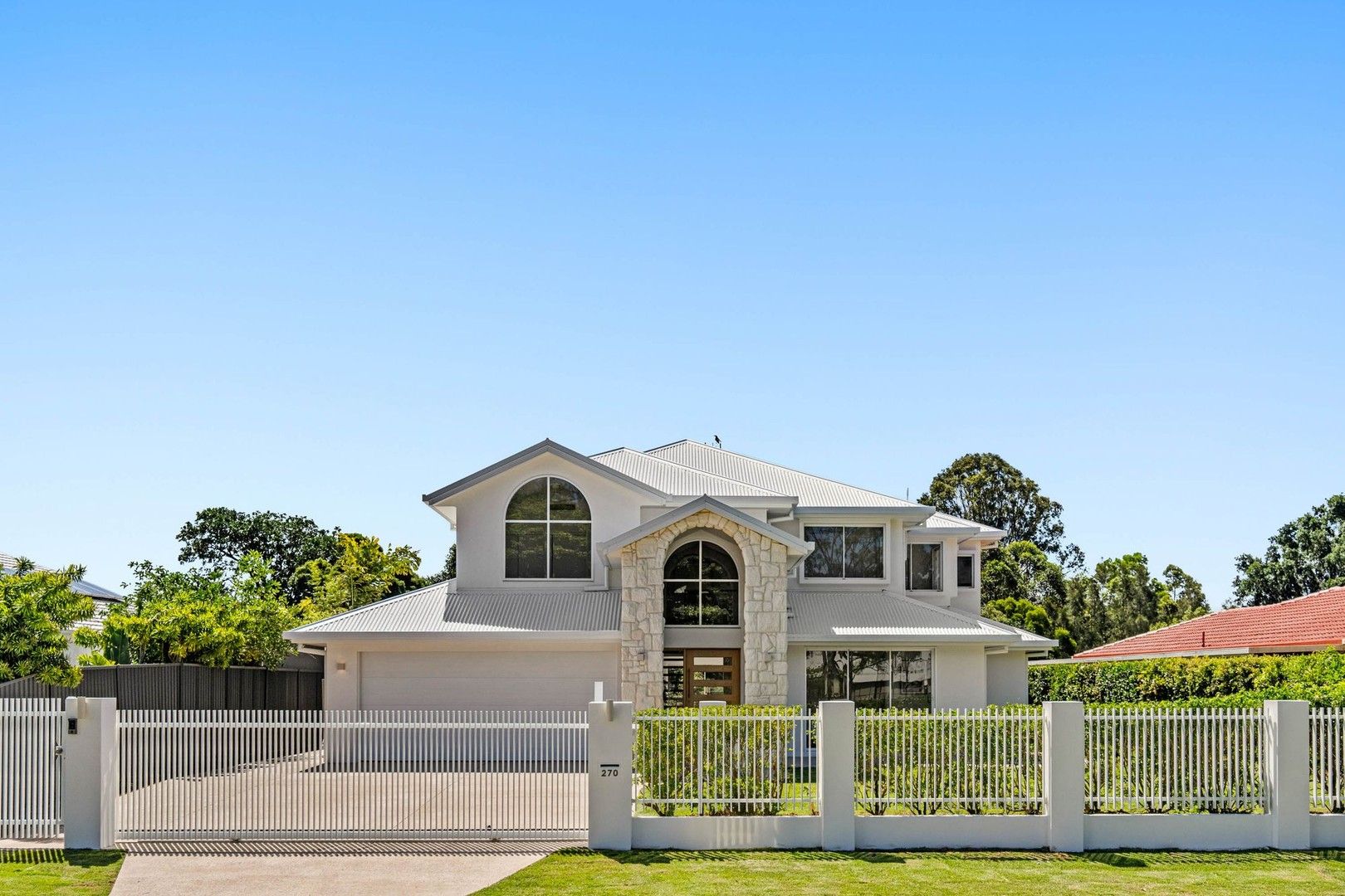 5 bedrooms House in 270 Nineteenth Avenue ELANORA QLD, 4221