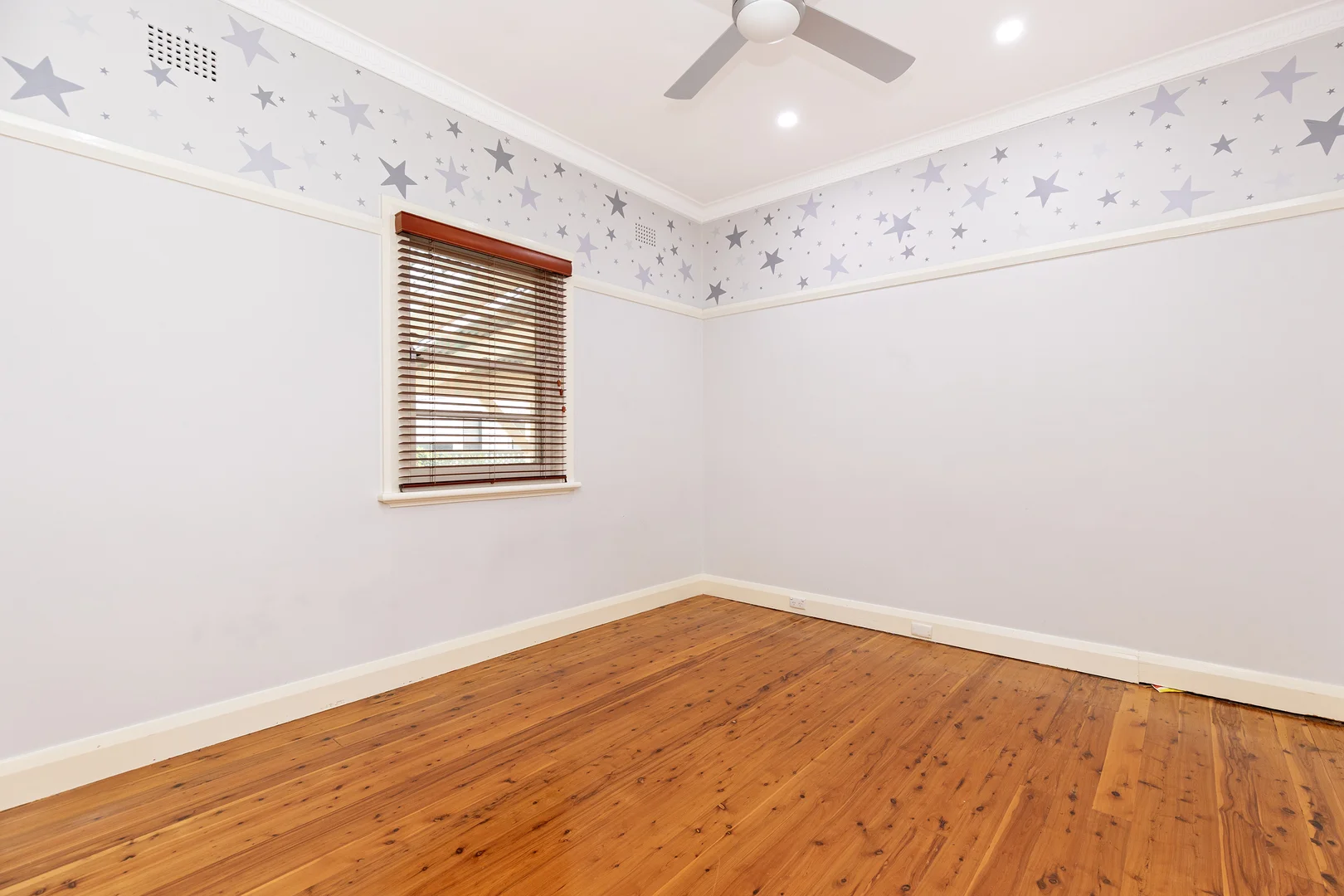 Additional image 12 of 2 Douglas Avenue, Tamworth NSW 2340