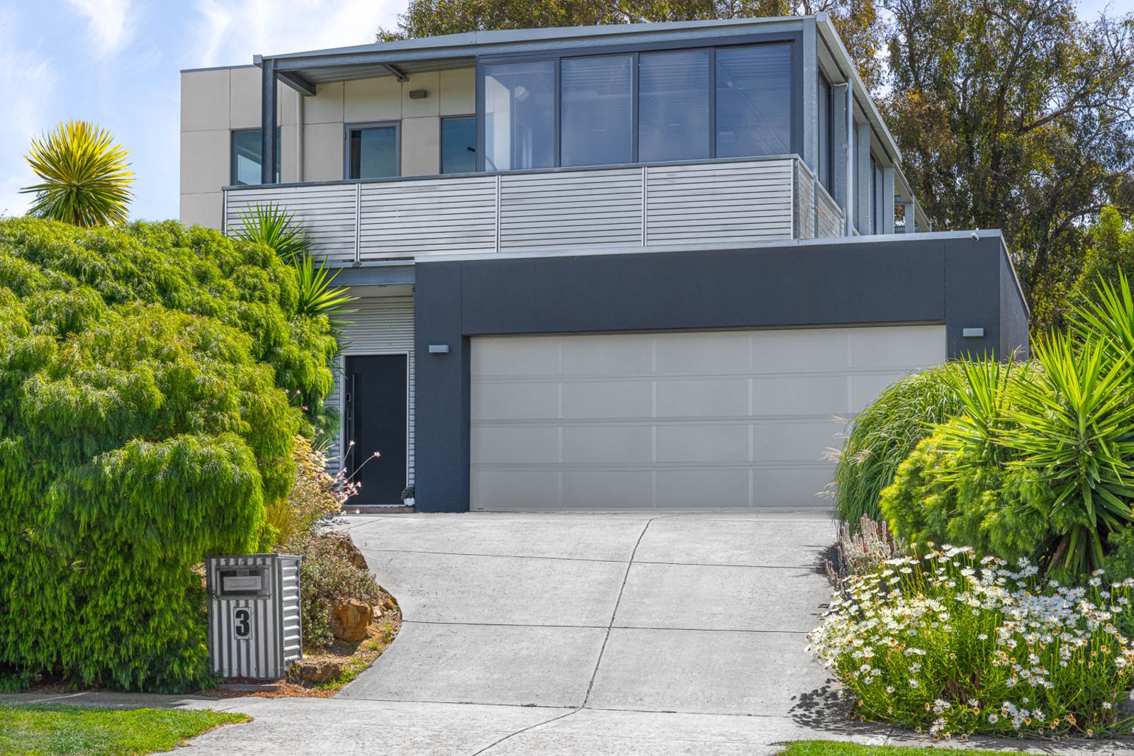 3 Kinloch Court Nerrina VIC 3350 Domain