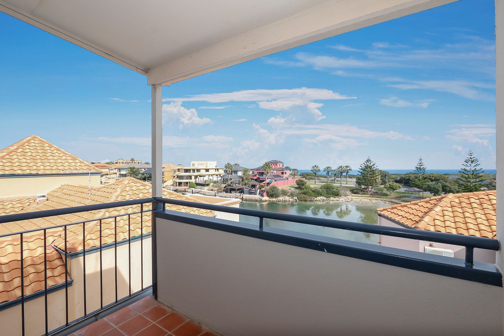 Unit 3,19 Rosslare Promenade, Mindarie WA 6030, Image 2