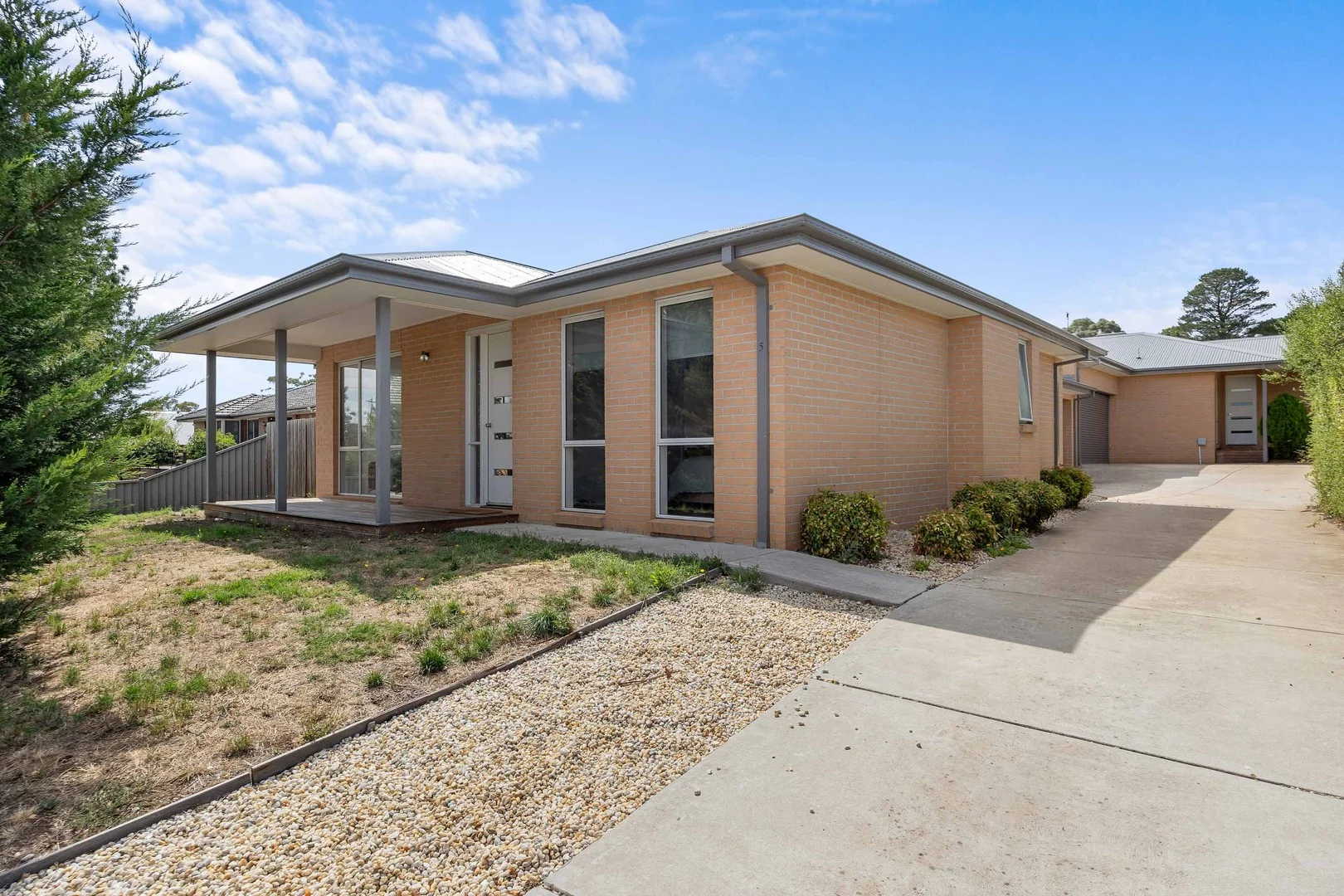 5 & 5A Broomfield Road, Creswick VIC 3363