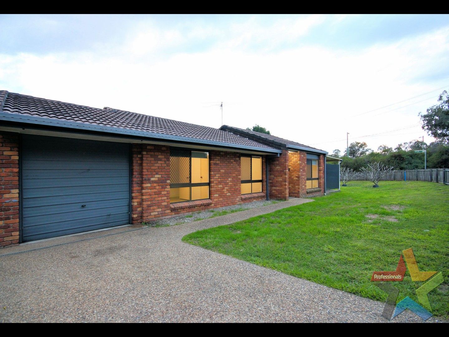 3 bedrooms House in Hudson Street DINMORE QLD, 4303