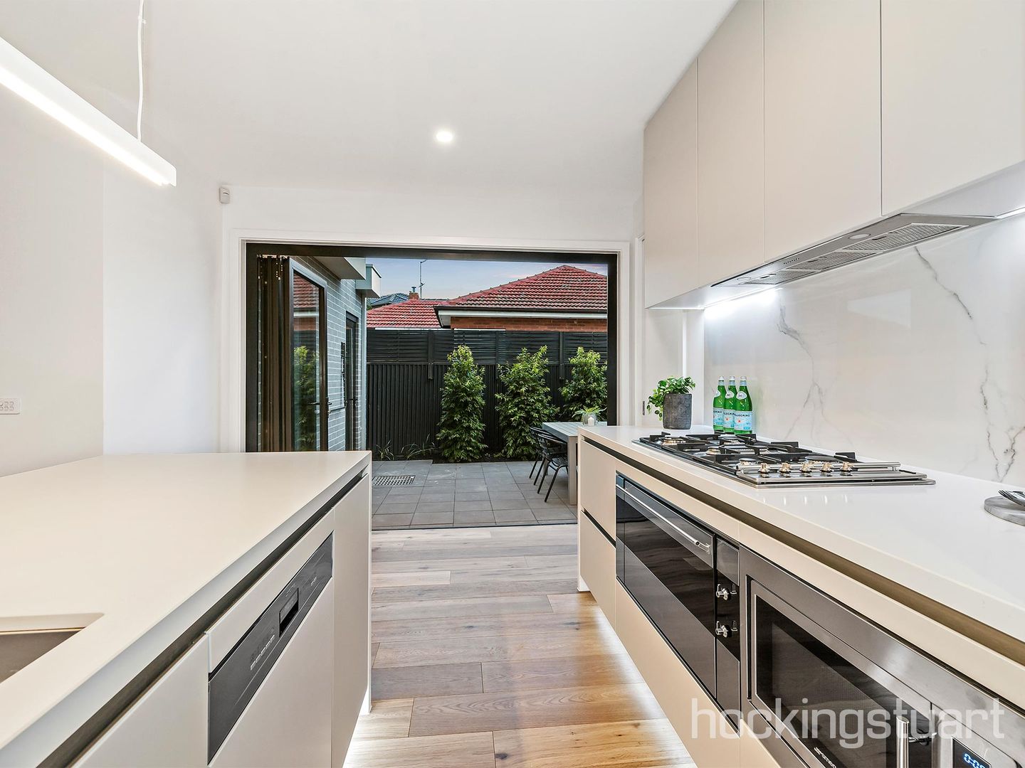 1/4 Alvena Street, Mentone VIC 3194, Image 2