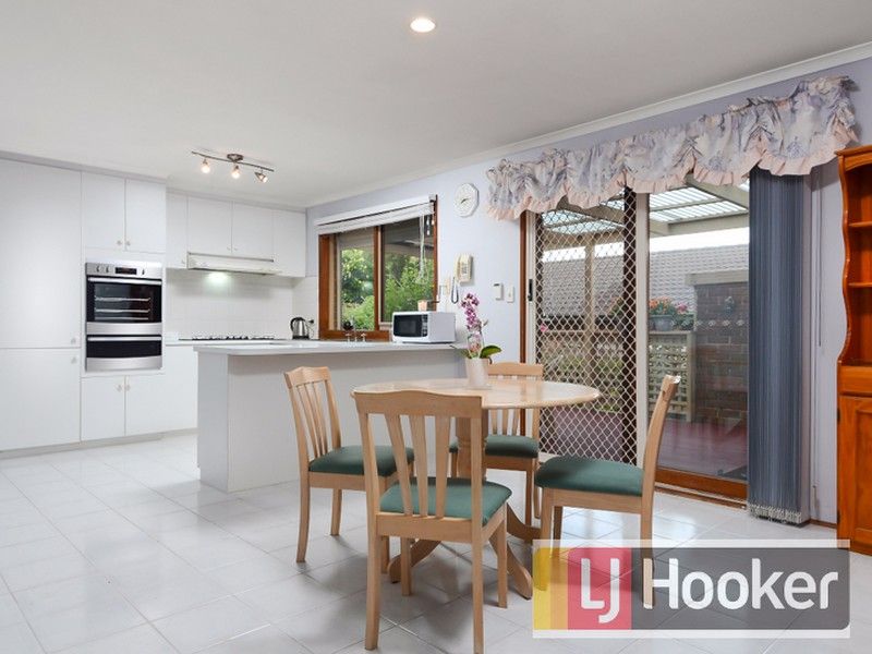 22 Howitt Court, Berwick VIC 3806, Image 2