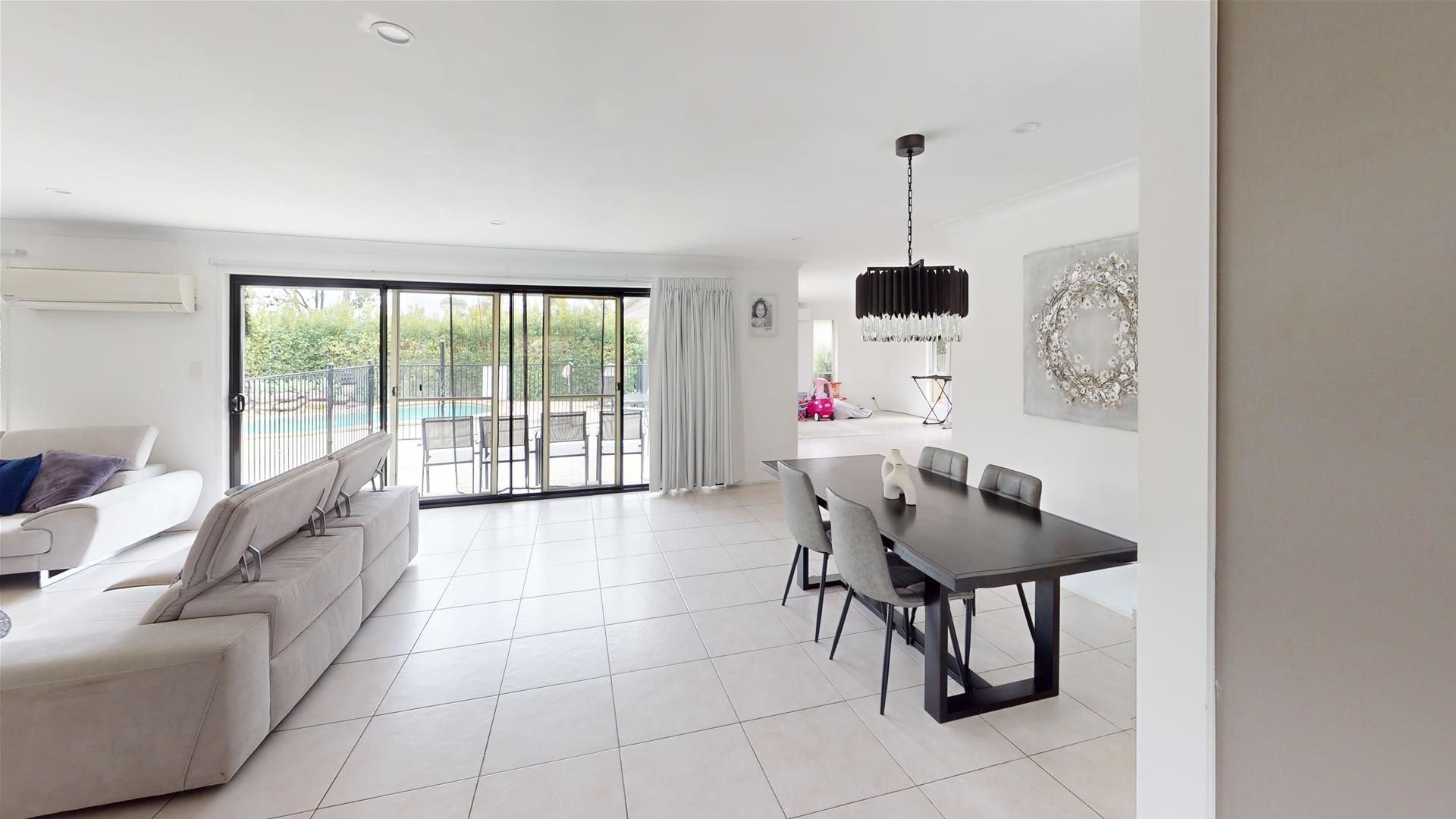3 bedrooms House in 2 Cassia Court PALM BEACH QLD, 4221