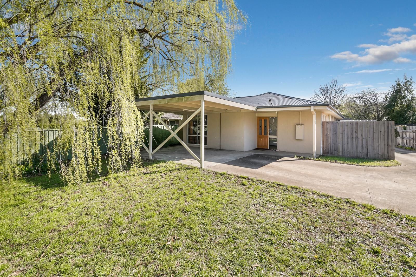 1/27 Anslow Street, Woodend VIC 3442, Image 0