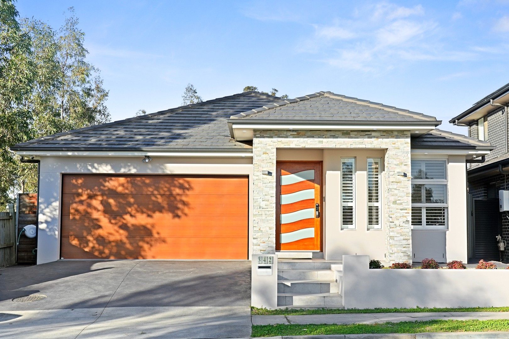 4 bedrooms House in 342 South Circuit ORAN PARK NSW, 2570