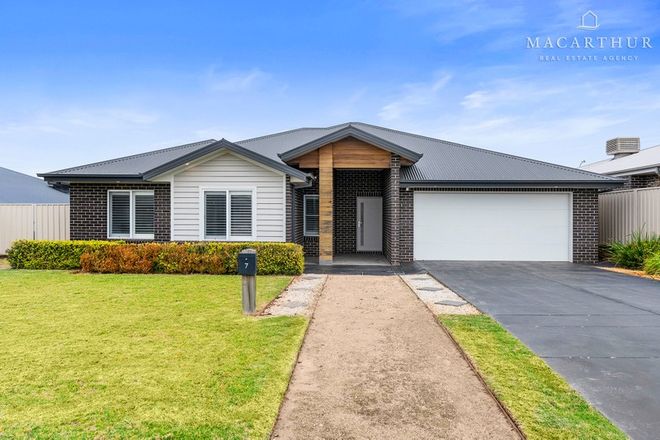 Picture of 7 Morris Crescent, GOBBAGOMBALIN NSW 2650