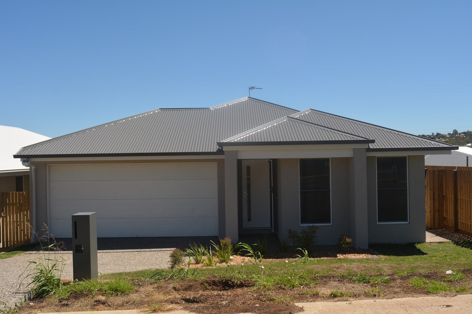 4 bedrooms House in 5 Downs Street GLENVALE QLD, 4350