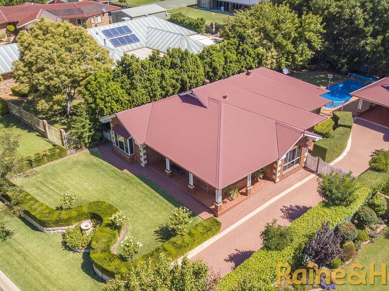 17 Hillcrest Place, Dubbo NSW 2830, Image 0