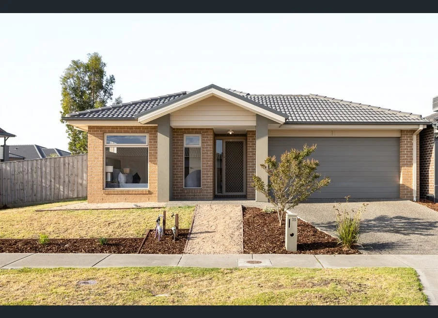 18 LIDDIARD WAY, Mickleham VIC 3064