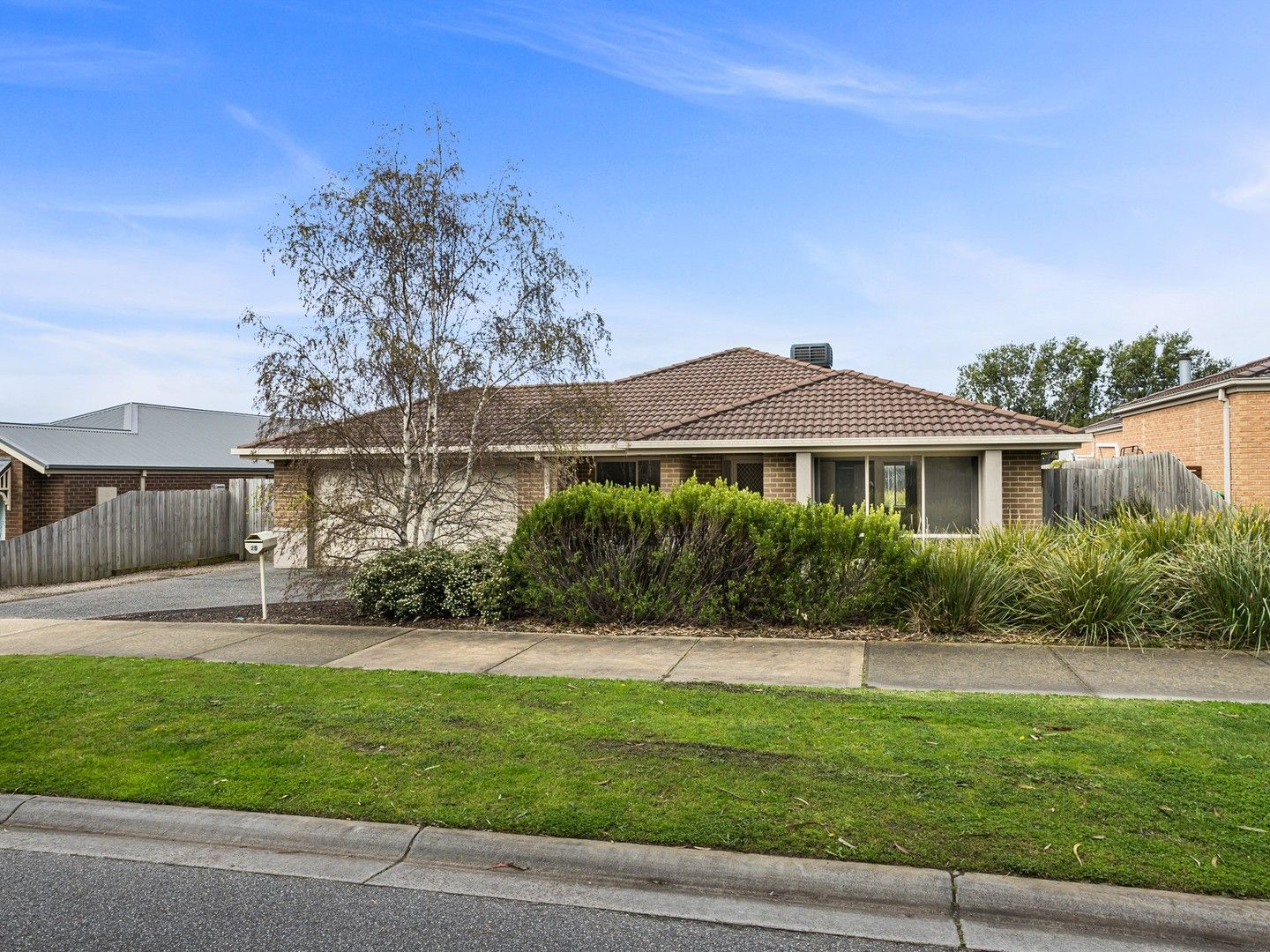 4 bedrooms House in 25 Victor Drive HASTINGS VIC, 3915