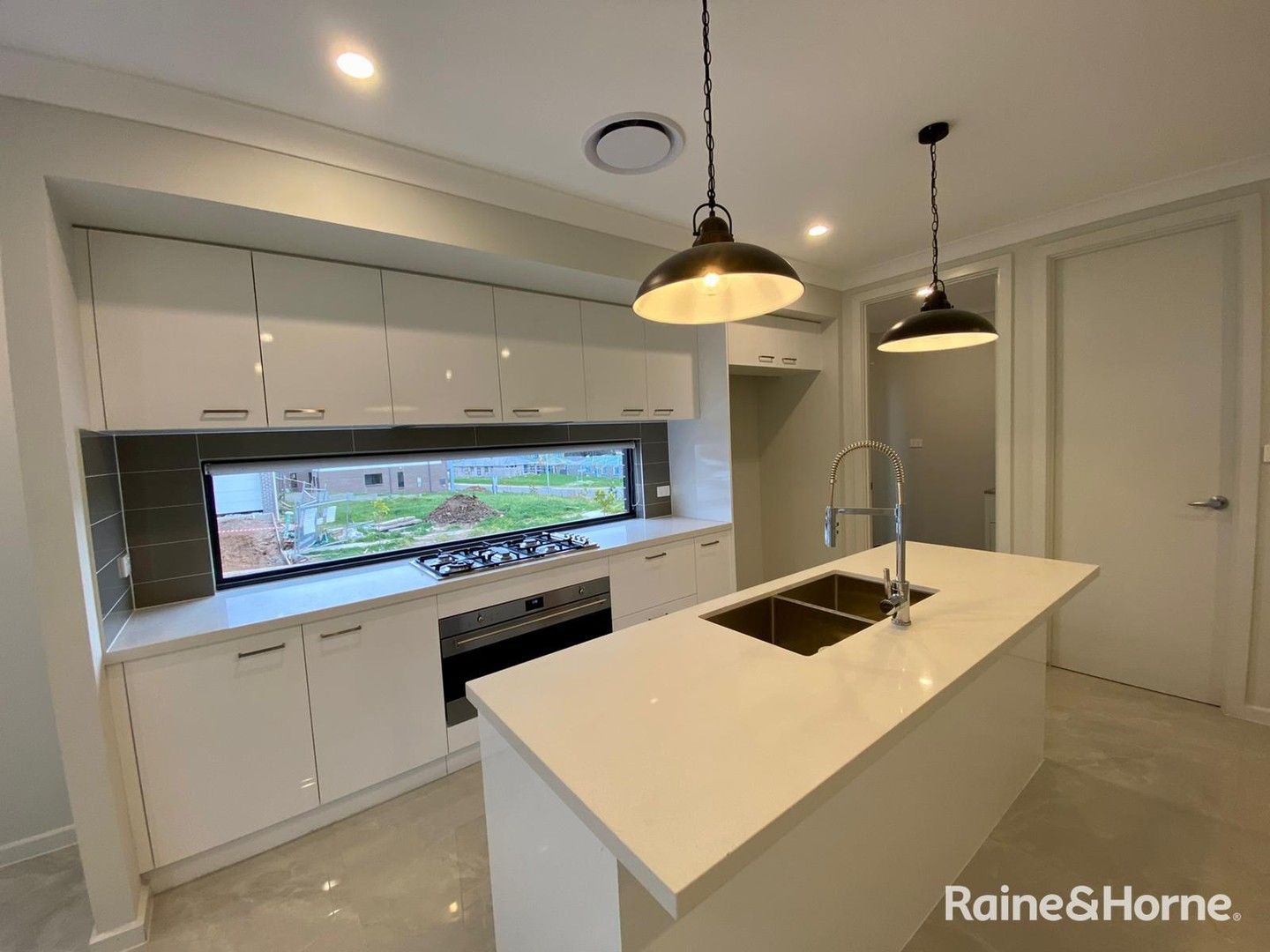4 bedrooms House in 43 Batavia Avenue LEPPINGTON NSW, 2179
