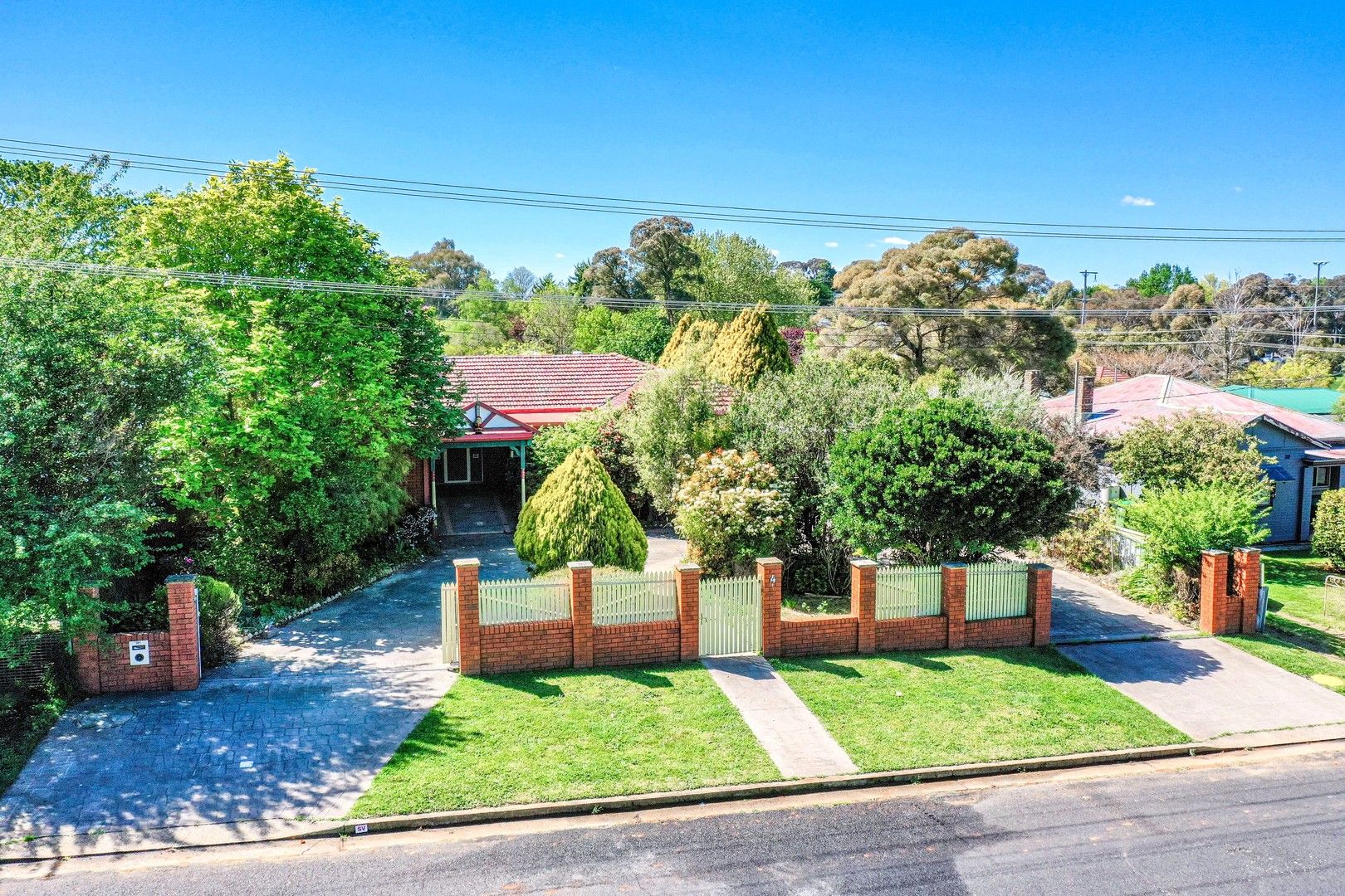 3 bedrooms House in 4 Kearneys Drive ORANGE NSW, 2800