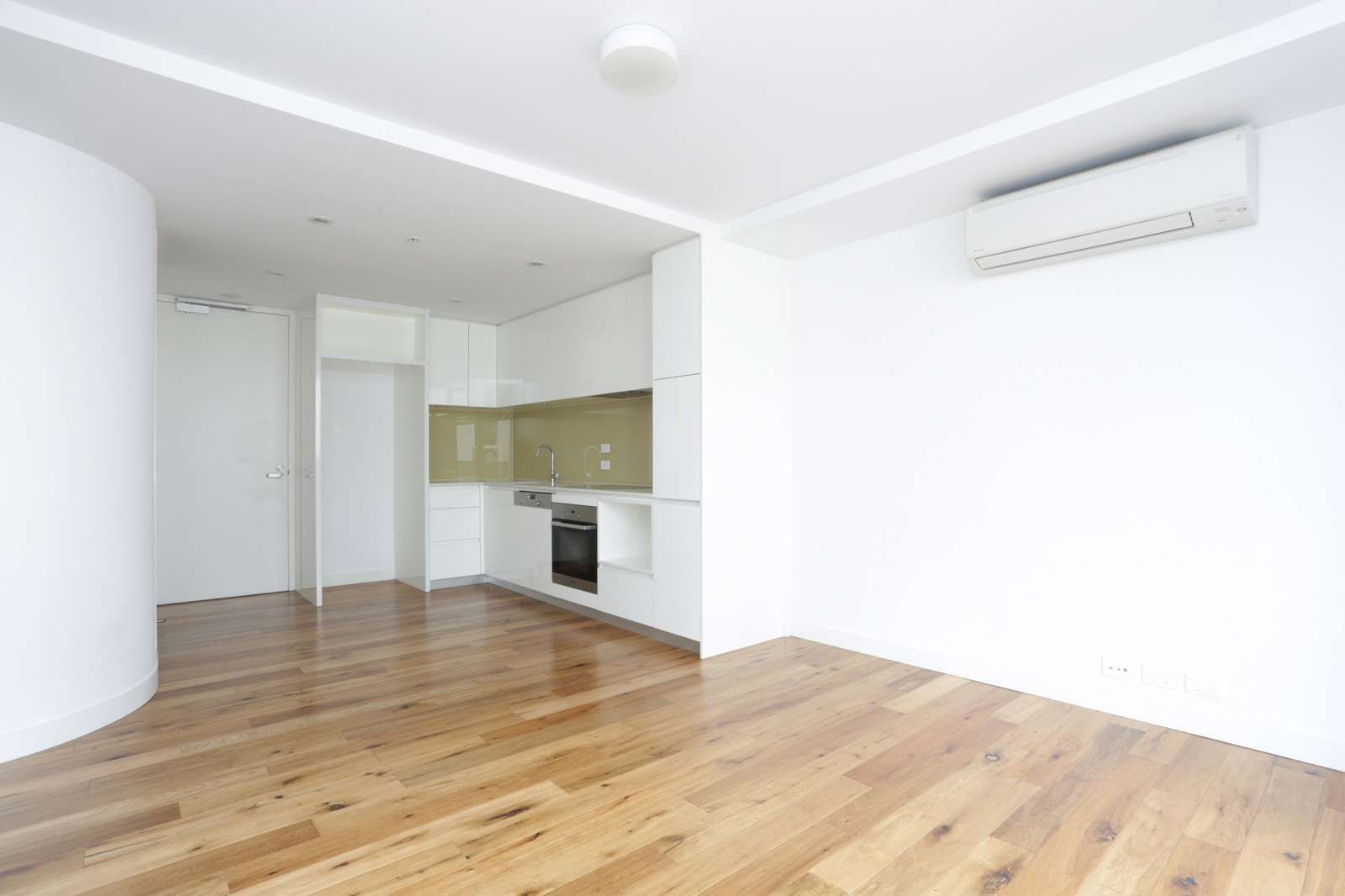 217/101 Bay Street, Port Melbourne VIC 3207, Image 2