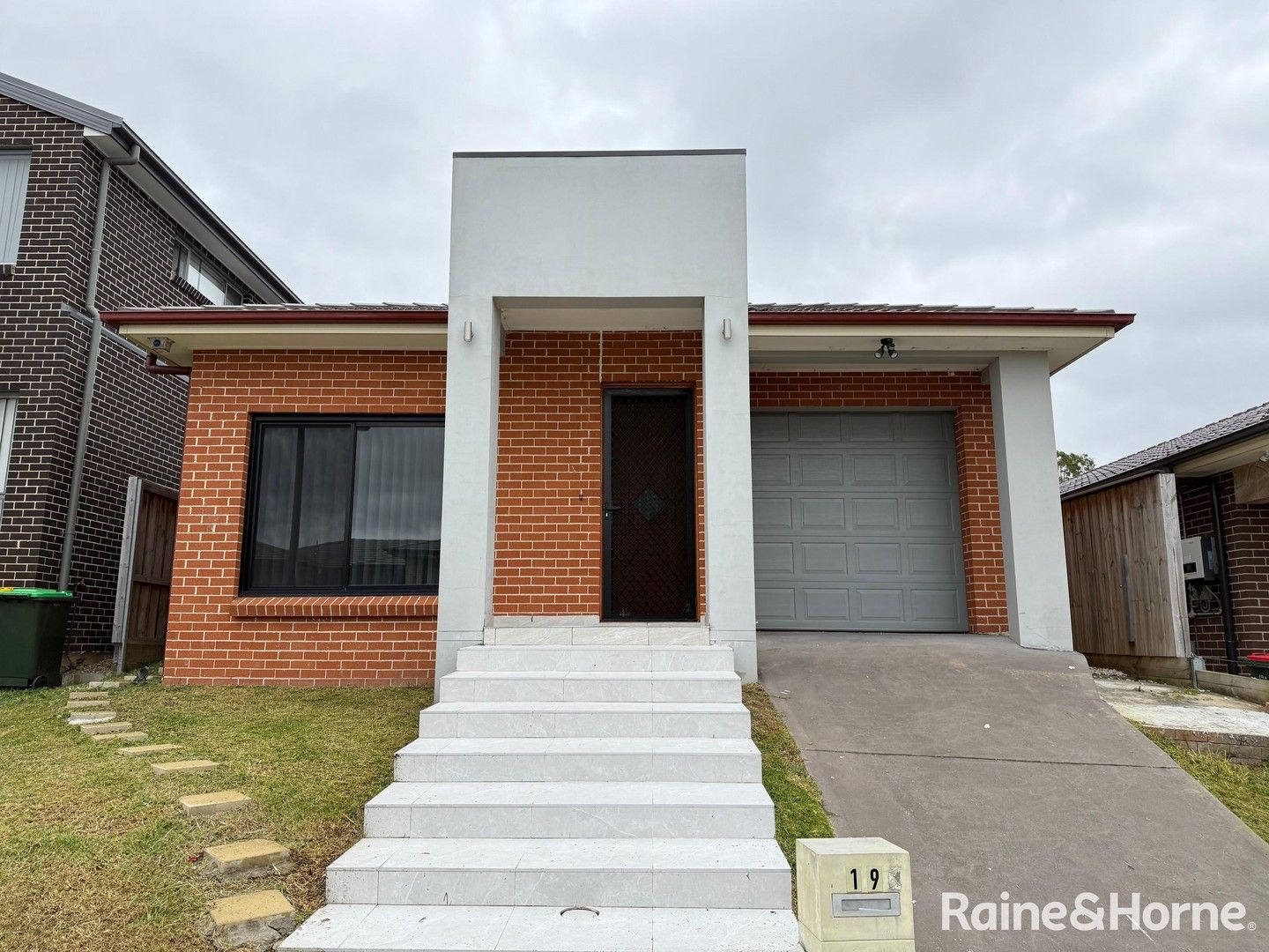 4 bedrooms House in 19 ORION STREET CAMPBELLTOWN NSW, 2560
