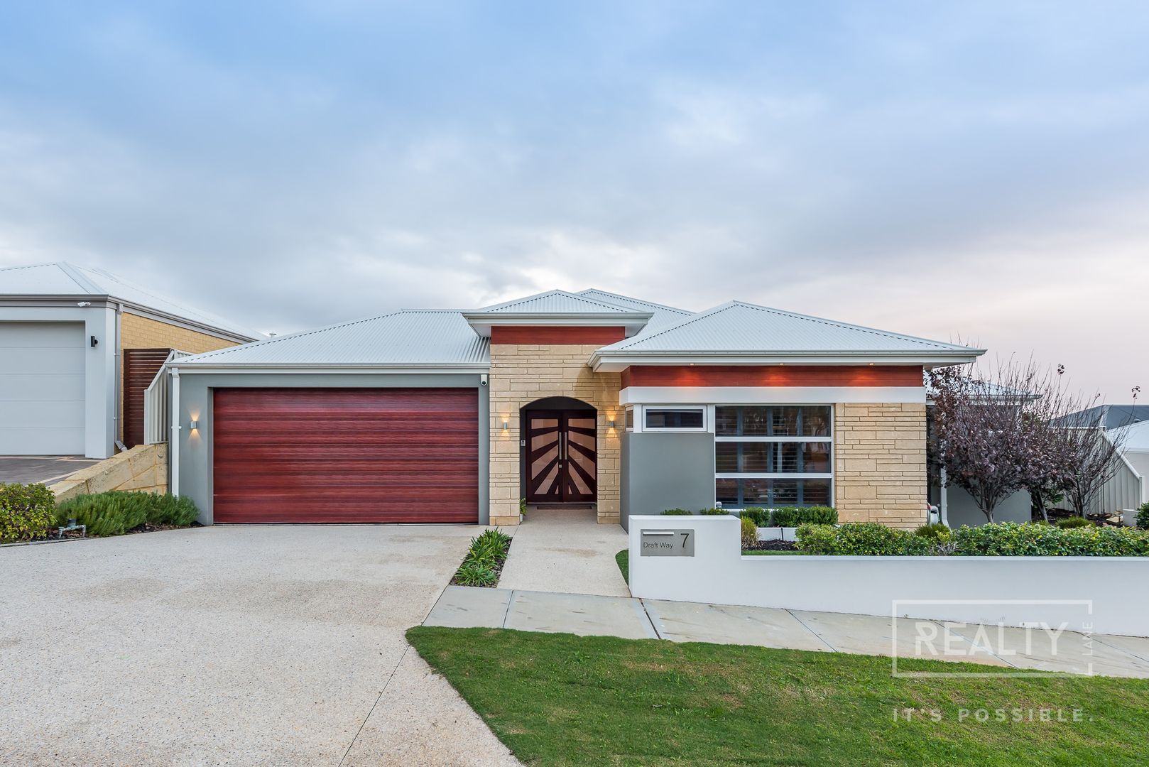 4 bedrooms House in 7 Draft Way ALKIMOS WA, 6038