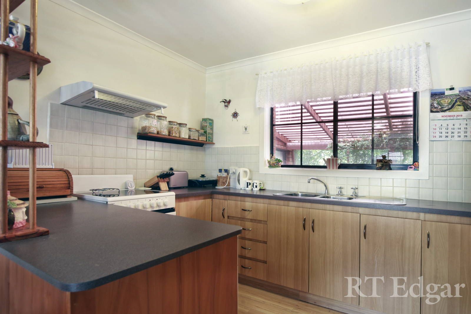 6/2-4 Buckland Street, Woodend VIC 3442, Image 2