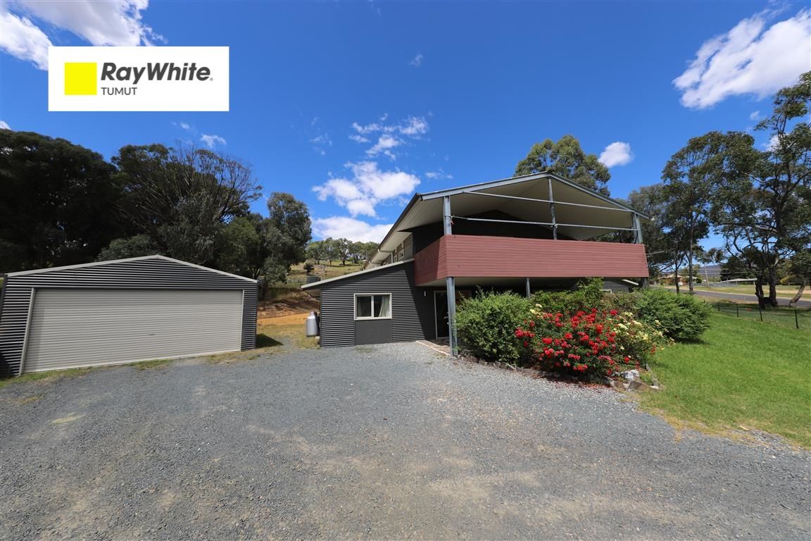4 Booral Avenue, Tumut Property History & Address Research Domain