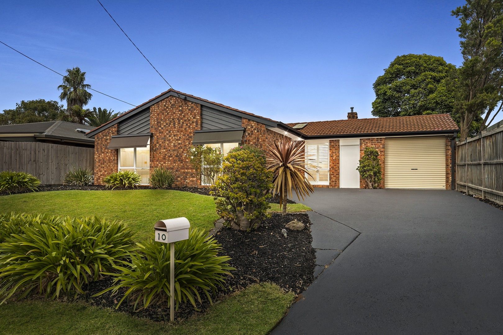 10 Dorchester Crescent, Carrum Downs VIC 3201, Image 0