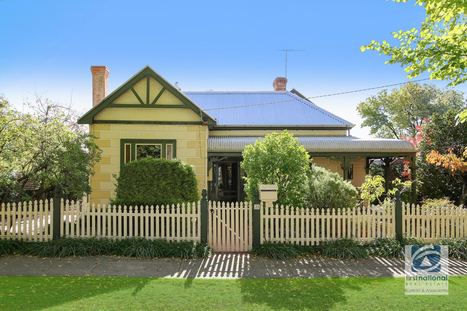 21 Loch Street, Beechworth VIC 3747, Image 0