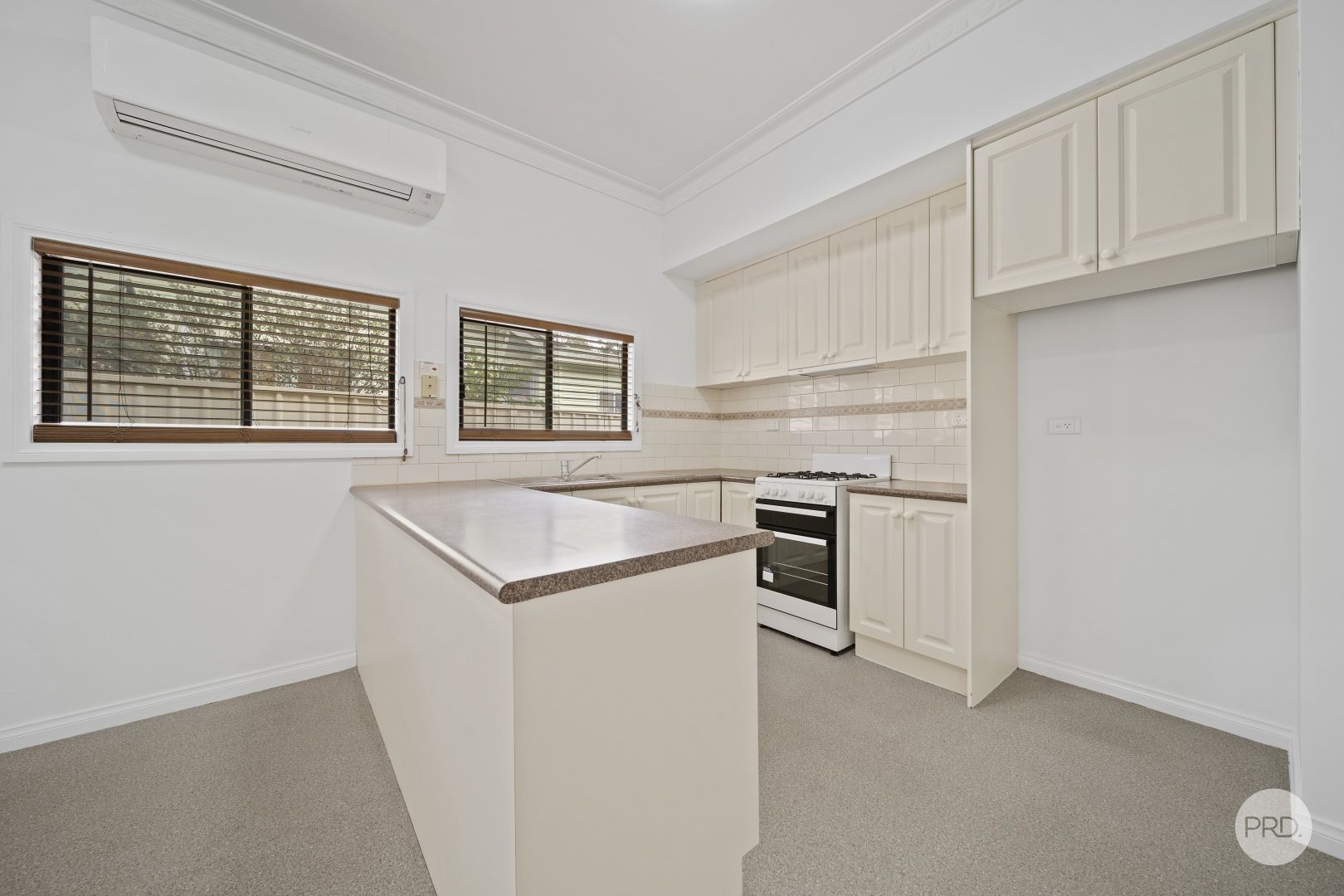 18 Russell Street, Quarry Hill VIC 3550, Image 2