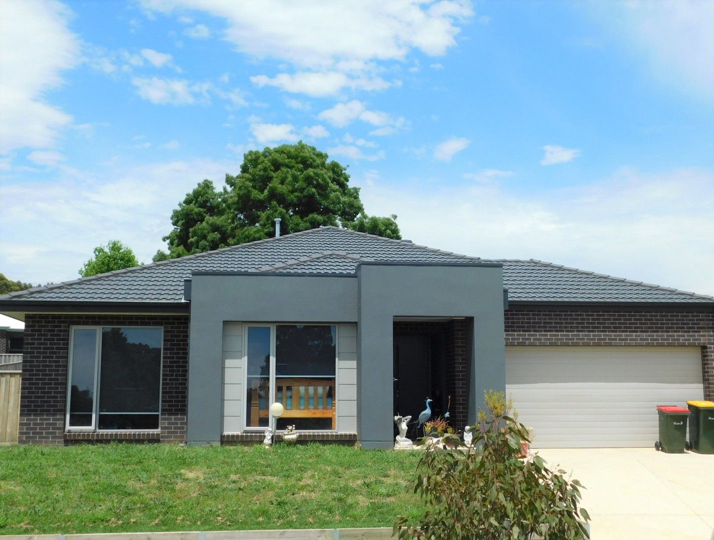 4 bedrooms House in 9 Arkansaw Court BROWN HILL VIC, 3350