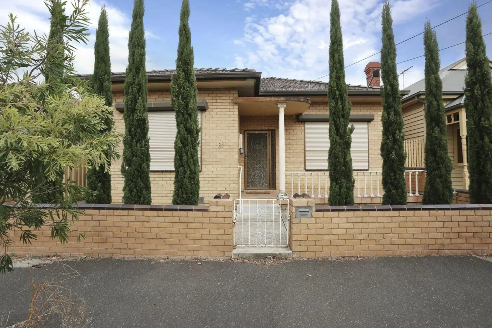 A well located double fronted home with laneway access., Brunswick