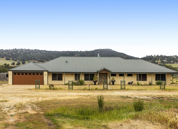 111 Oaklands Place, Dumbarton WA 6566