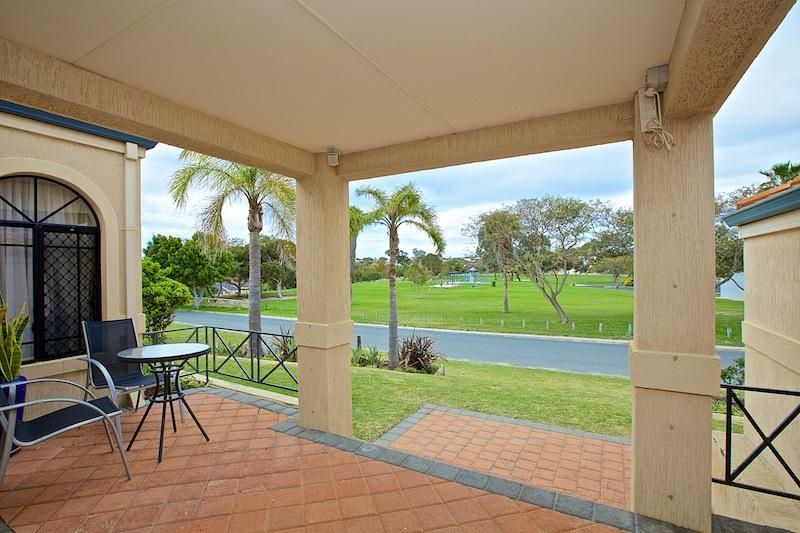 22 Warringah Close, Kallaroo WA 6025, Image 2