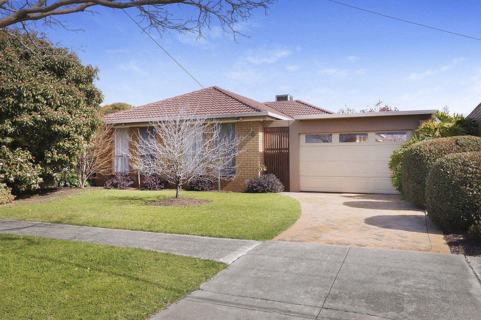 3 bedrooms House in 16 Woodville Park Drive HOPPERS CROSSING VIC, 3029