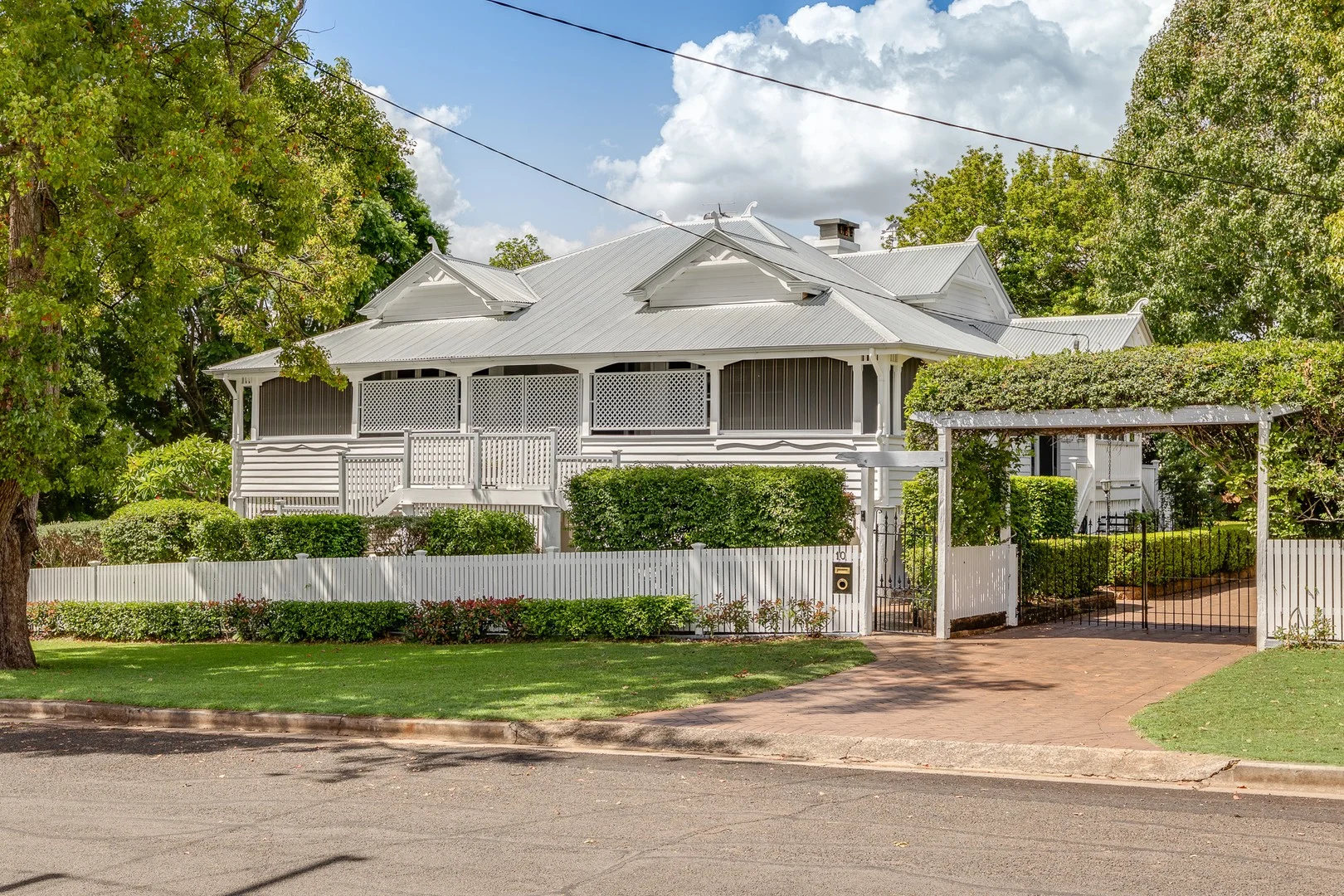 10 Gladstone Street, Newtown QLD 4350