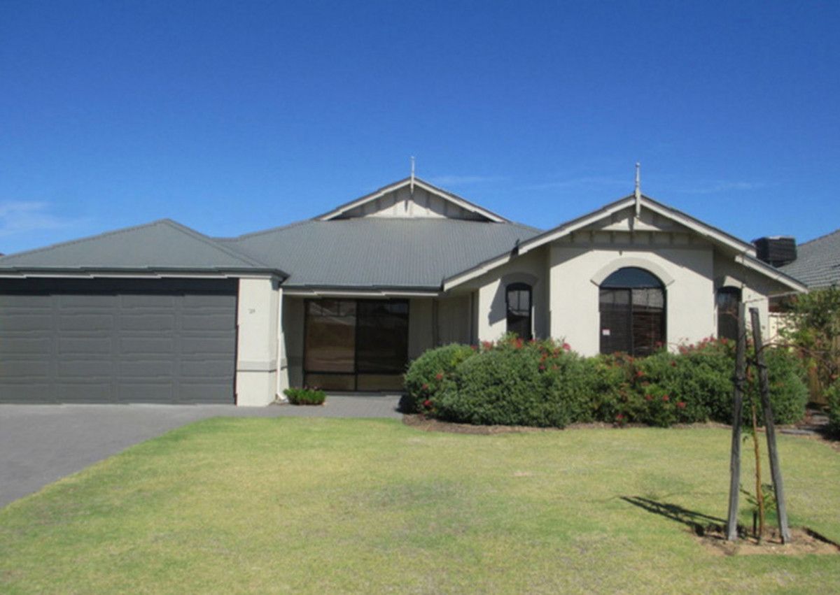 4 bedrooms House in 29 Lismore Ridge LAKELANDS WA, 6180