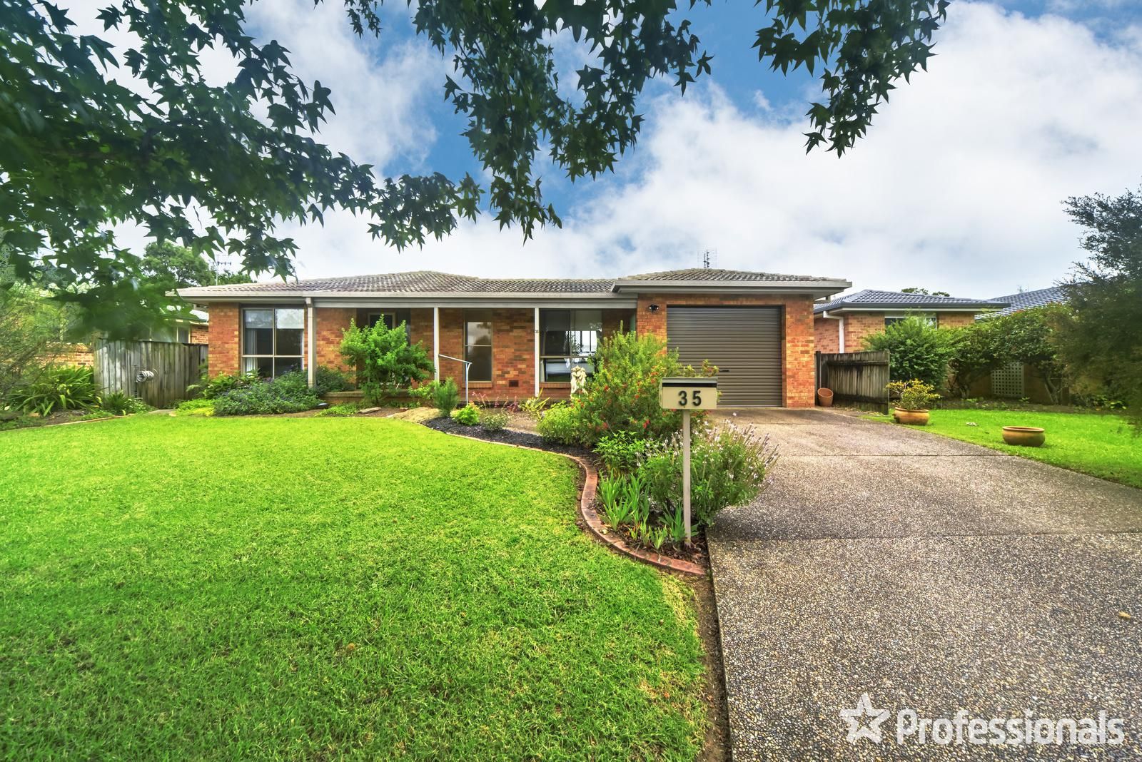 35 Lyrebird Drive, Nowra NSW 2541, Image 0