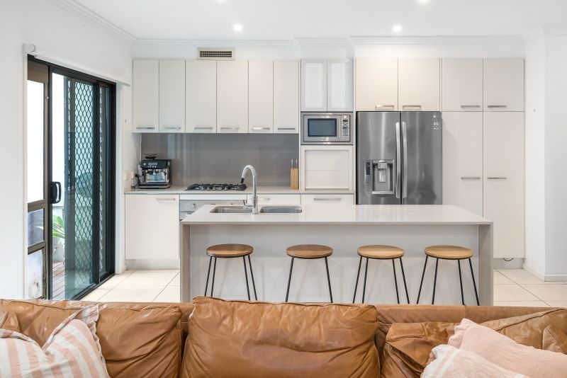 3 bedrooms Apartment / Unit / Flat in 2/265 Cavendish Road COORPAROO QLD, 4151