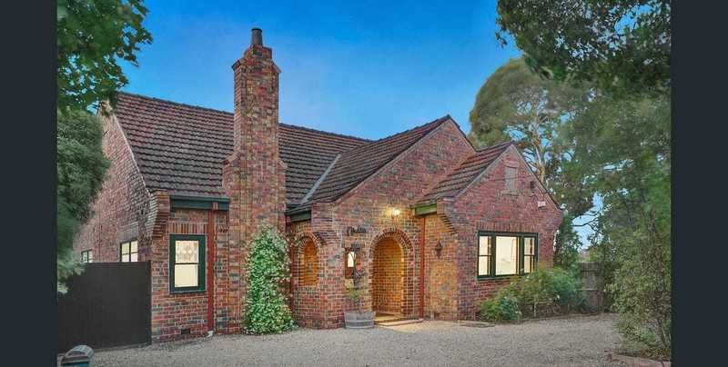 4 bedrooms House in 2 Oakwood Avenue BRIGHTON VIC, 3186