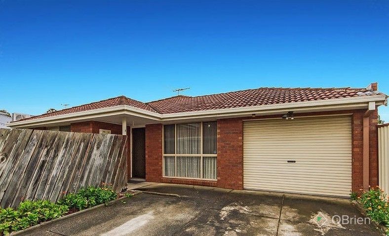 3 bedrooms Apartment / Unit / Flat in 2/72 George Street ST ALBANS VIC, 3021