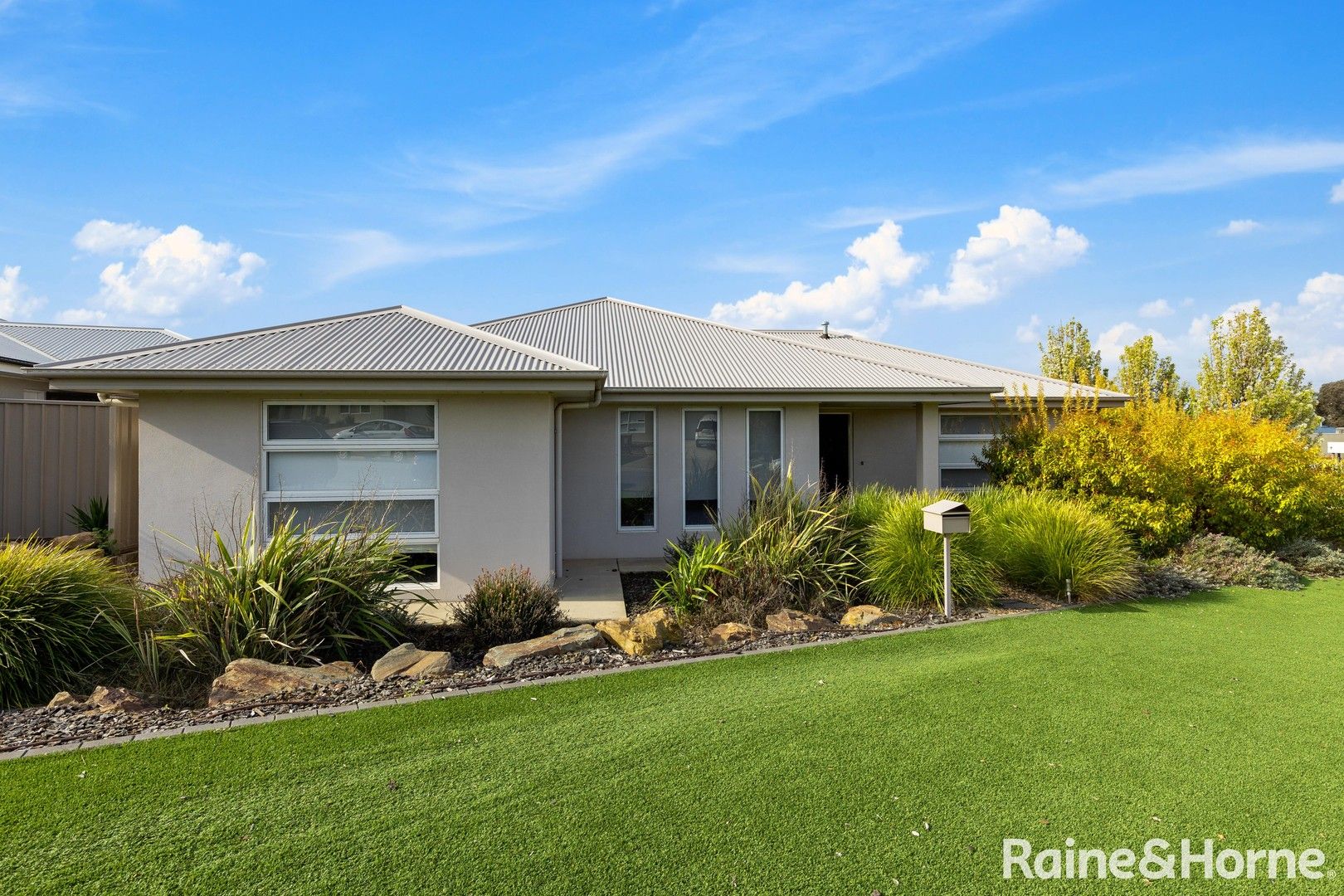 3 bedrooms House in 10 Chang Avenue LLOYD NSW, 2650