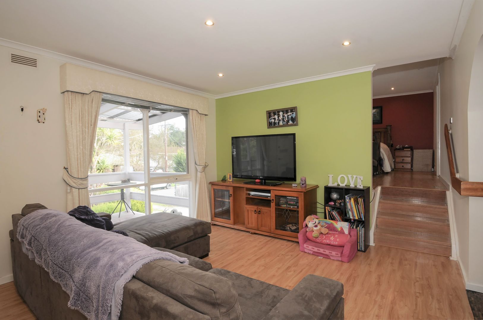 11 Valewood Drive, Launching Place VIC 3139, Image 2